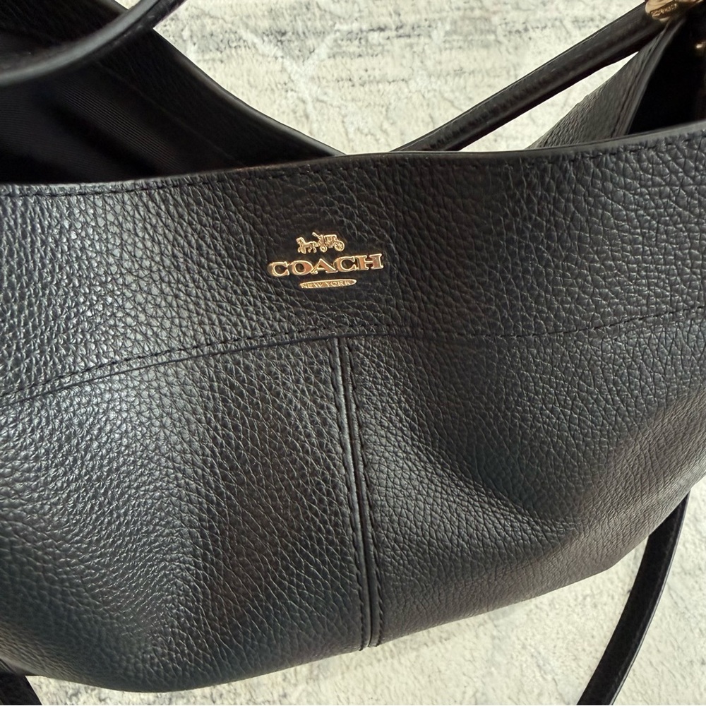 Coach Black Pebbled Leather Shoulder Bag with Gold Hardware - Picture 5 of 9